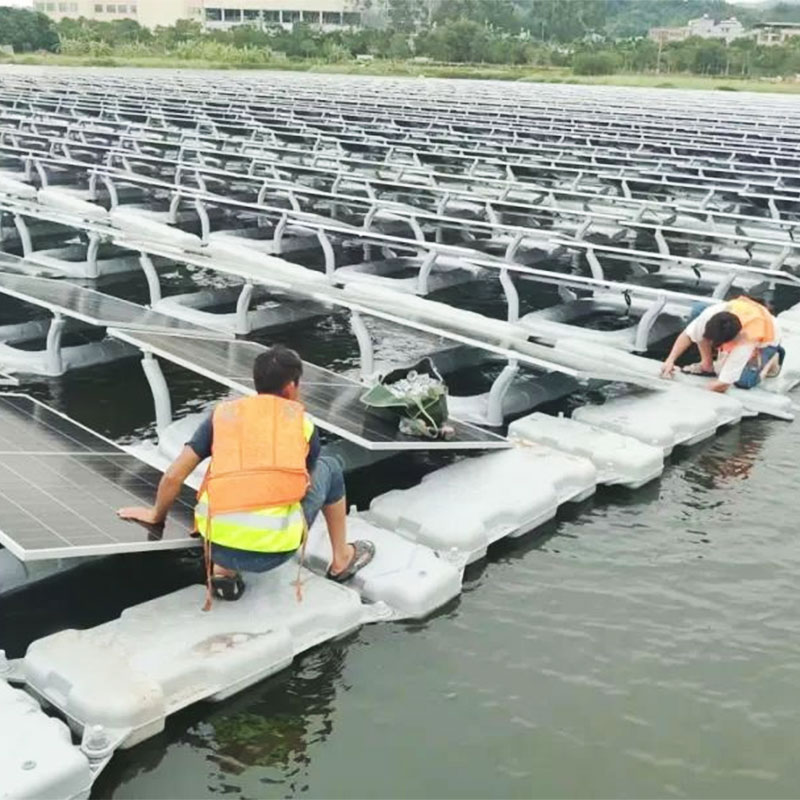Pływający (pływający) wspornik solarny na powierzchnię wody